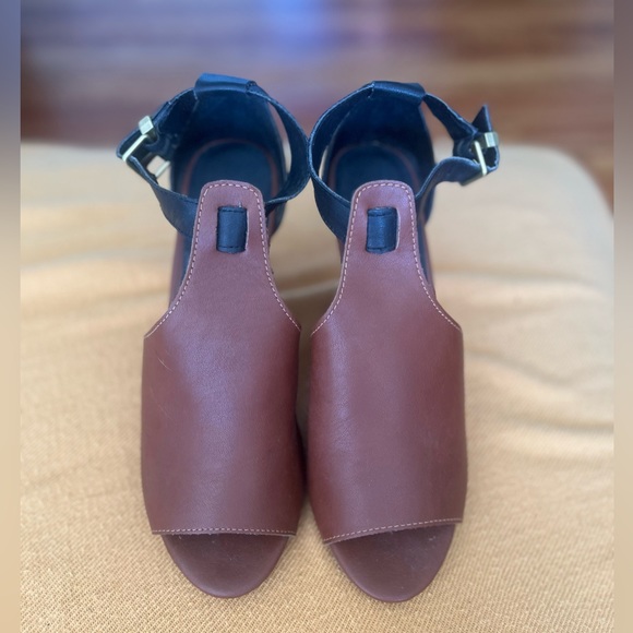 Black and brown open toe block heels with ankle strap - Picture 5 of 5